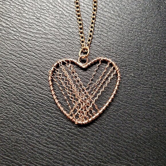 🚨Gold Tone Wired Heart Y2K Necklace - Picture 1 of 3